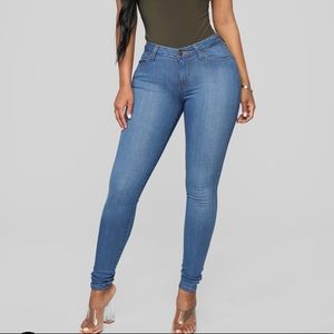 Fashion Nova Mid Rise Size 3 Skinny Jeans